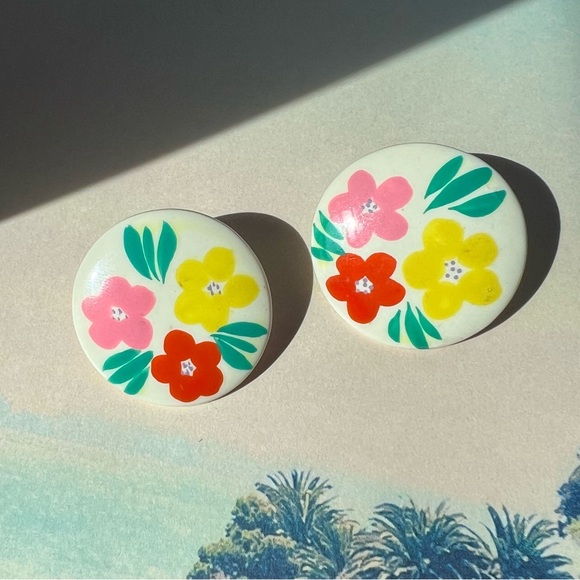 Vintage Jewelry - Painted Floral Post Earring